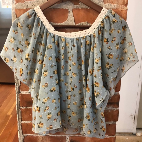 Ezra crop top. - Picture 3 of 3